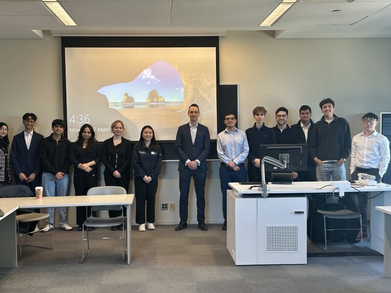 A guest speaker session with YUSIF analysts