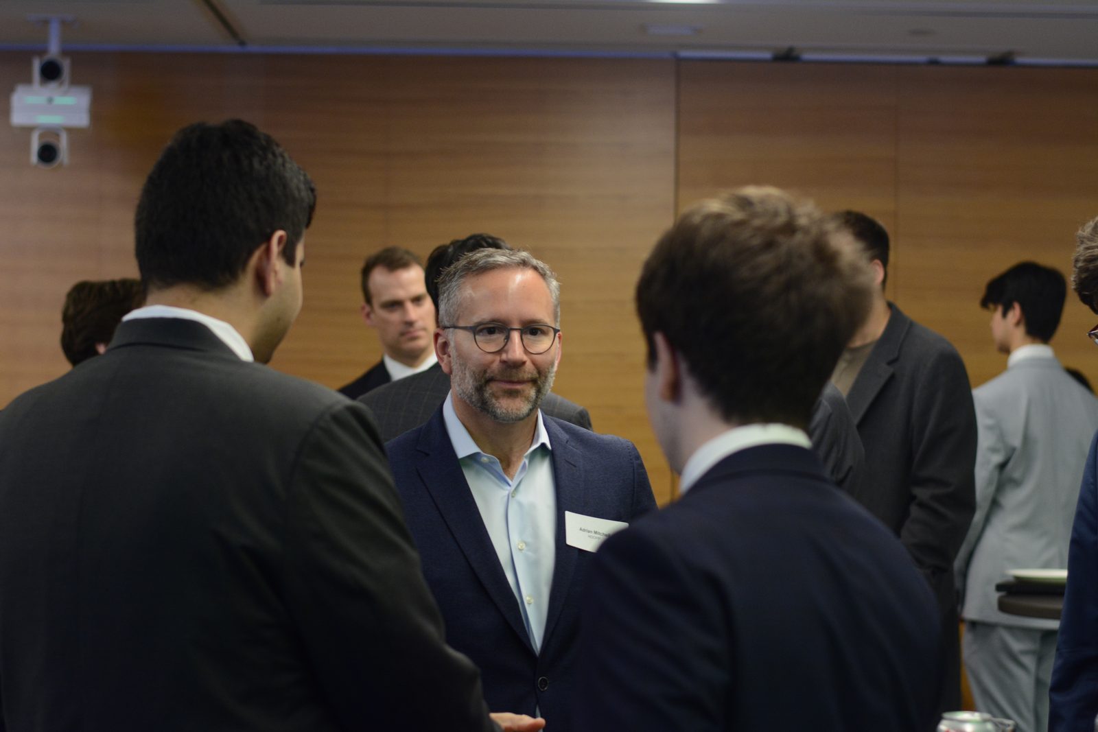 A mentor speaking with YUSIF analysts at a Fund event